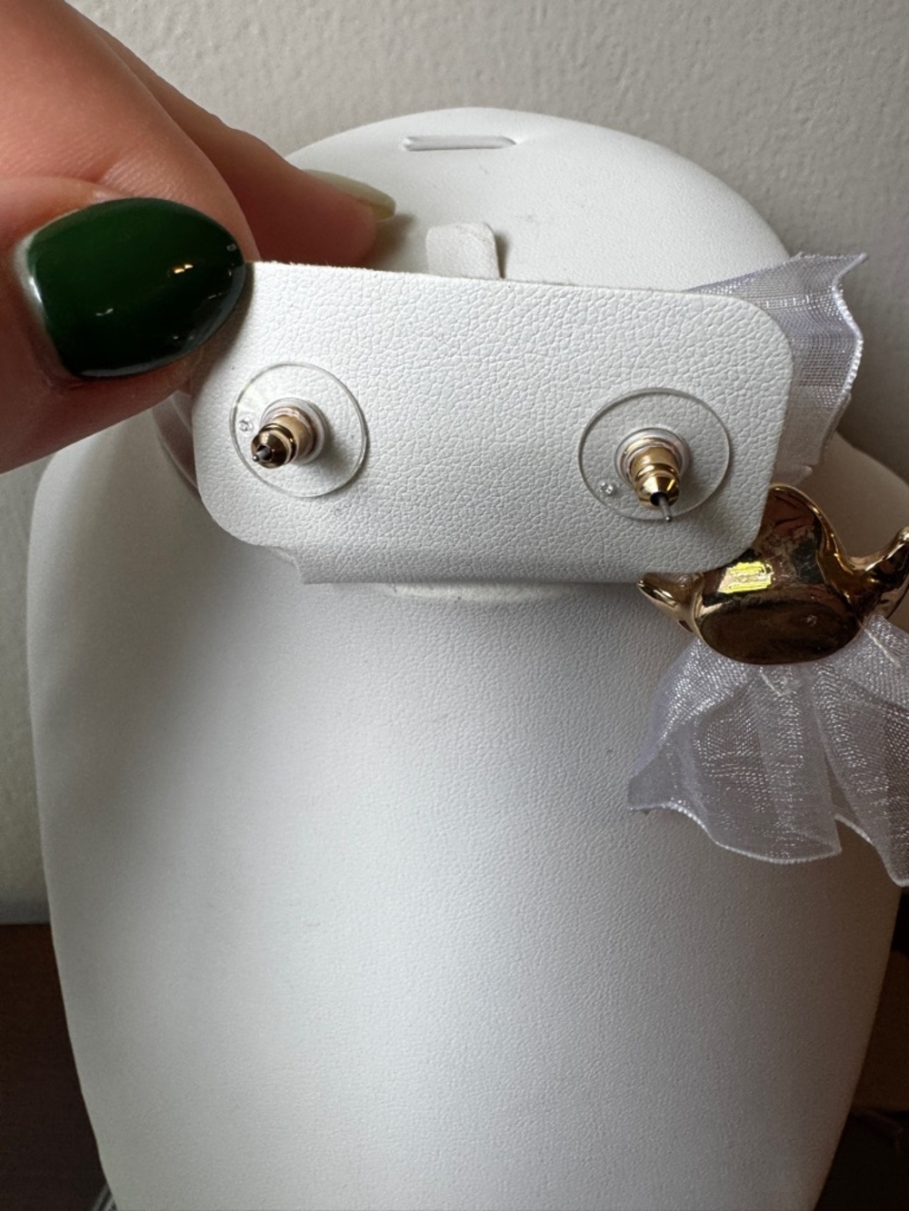 NWOT Bride Cowboy Hat & Tulle Veil Dangle Faux Pearl Stud Earrings - Picture 2 of 2